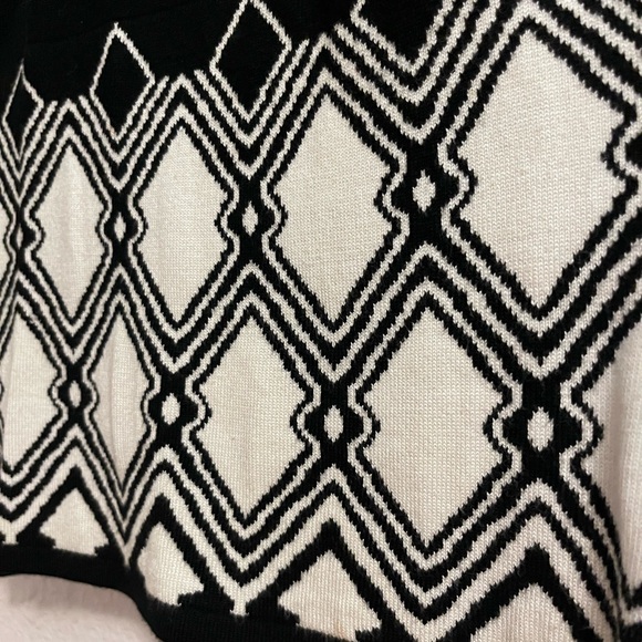 Cozy Soft Bodycon Graphic Dress - Picture 5 of 7